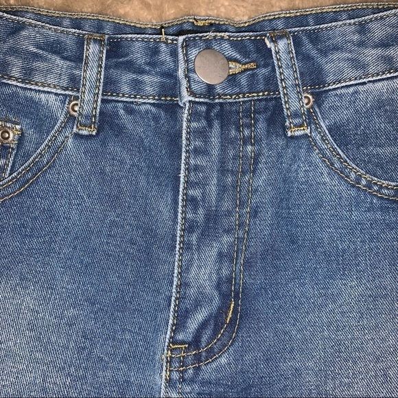 Boohoo Frayed Raw Hem Denim Mom Shorts Size 4 - Picture 7 of 10